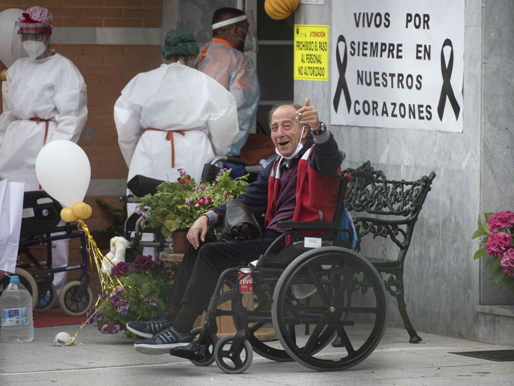 José Luis Guerrero se puso a fumar nada más bajarse de la ambulancia que lo trasladó hasta Alcalá del Valle (Cádiz).