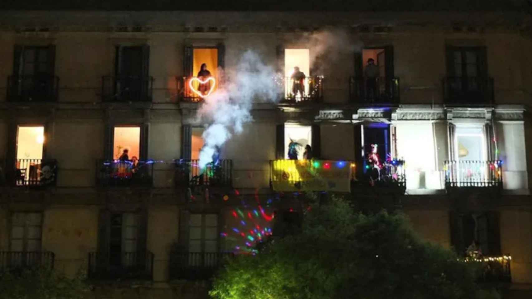 Fiestas en balcones de Barcelona. / Instagram