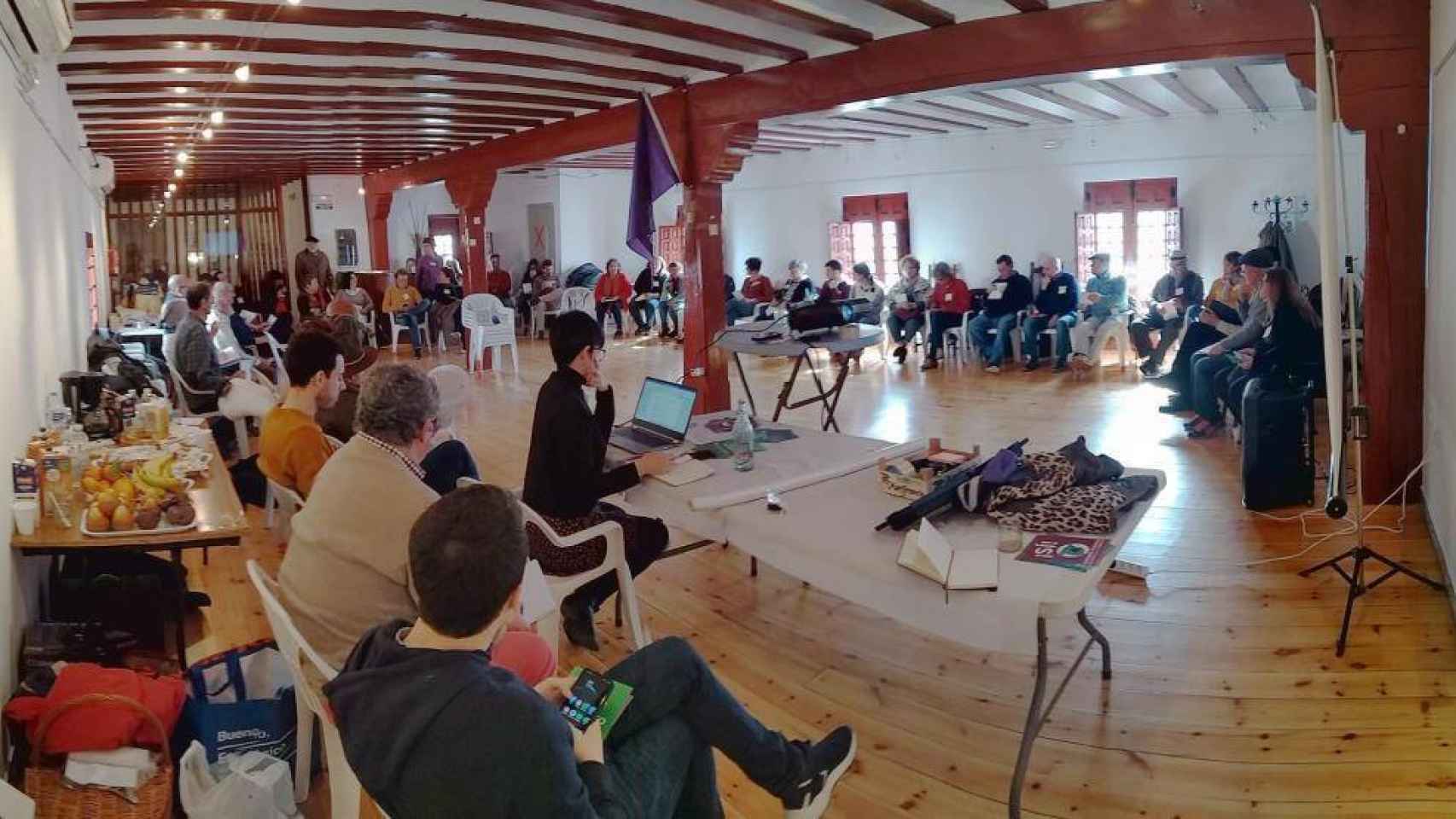 Reunión en Alcázar en la que se gestó la candidatura de unidad Cuidando Podemos