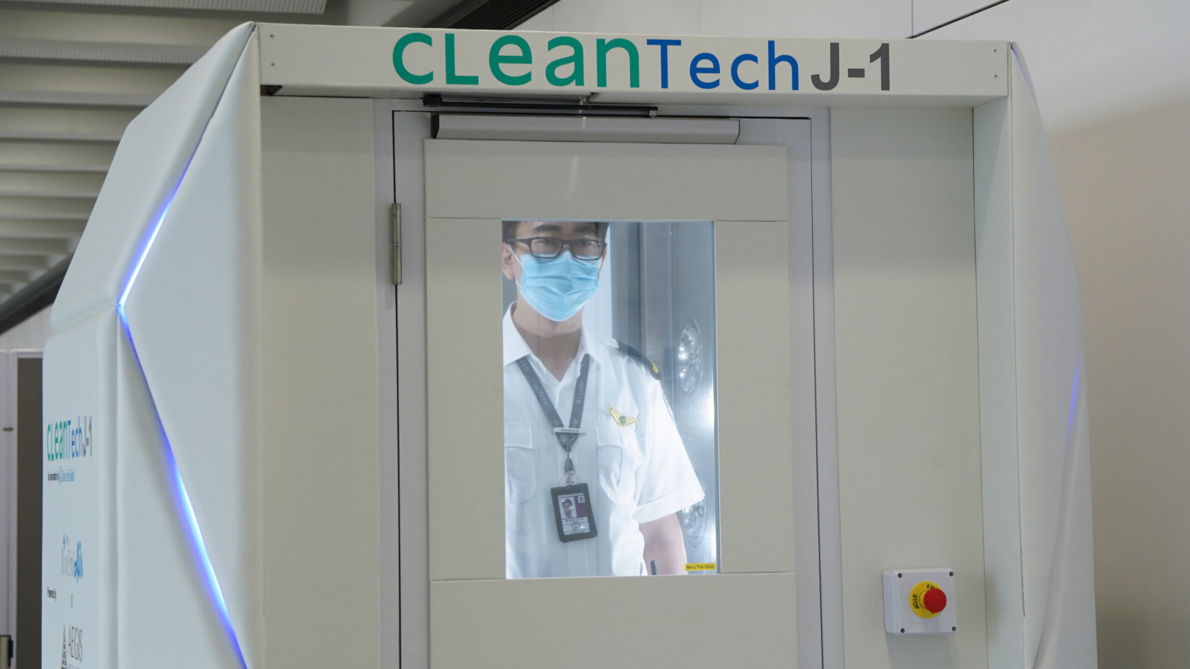 En Hong Kong ya tienen cabinas desinfectantes en aeropuertos