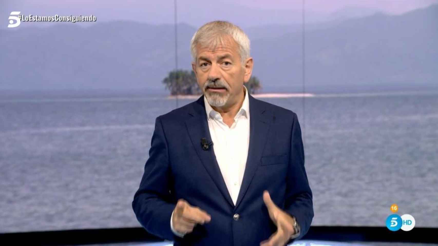 Carlos Sobera anunciando el programa especial de este miércoles en Telecinco.