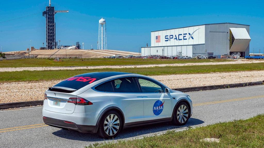 El viaje de este Model X será corto, pero visto por todo el planeta