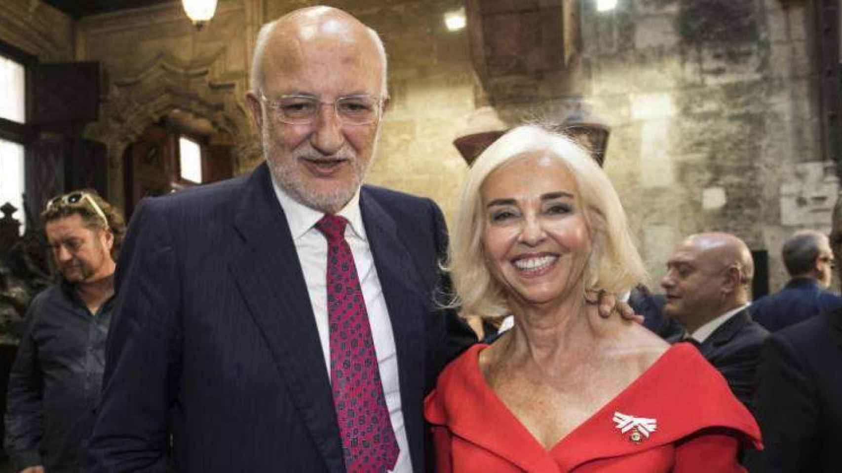 El presidente de Mercadona, Juan Roig, con su esposa y vicepresidenta de la empresa, Hortensia Herrero.