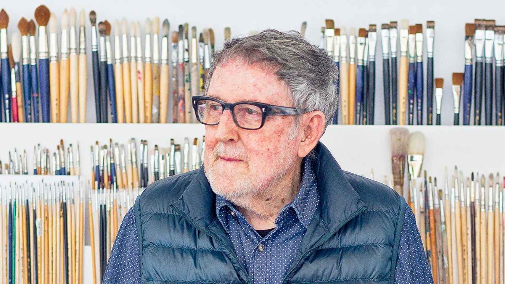 Muere Juan Genovés, el artista que creó 'El abrazo' de La Transición.
