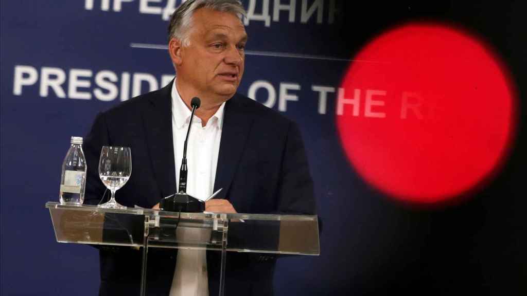 Orbán durante un viaje oficial a Serbia