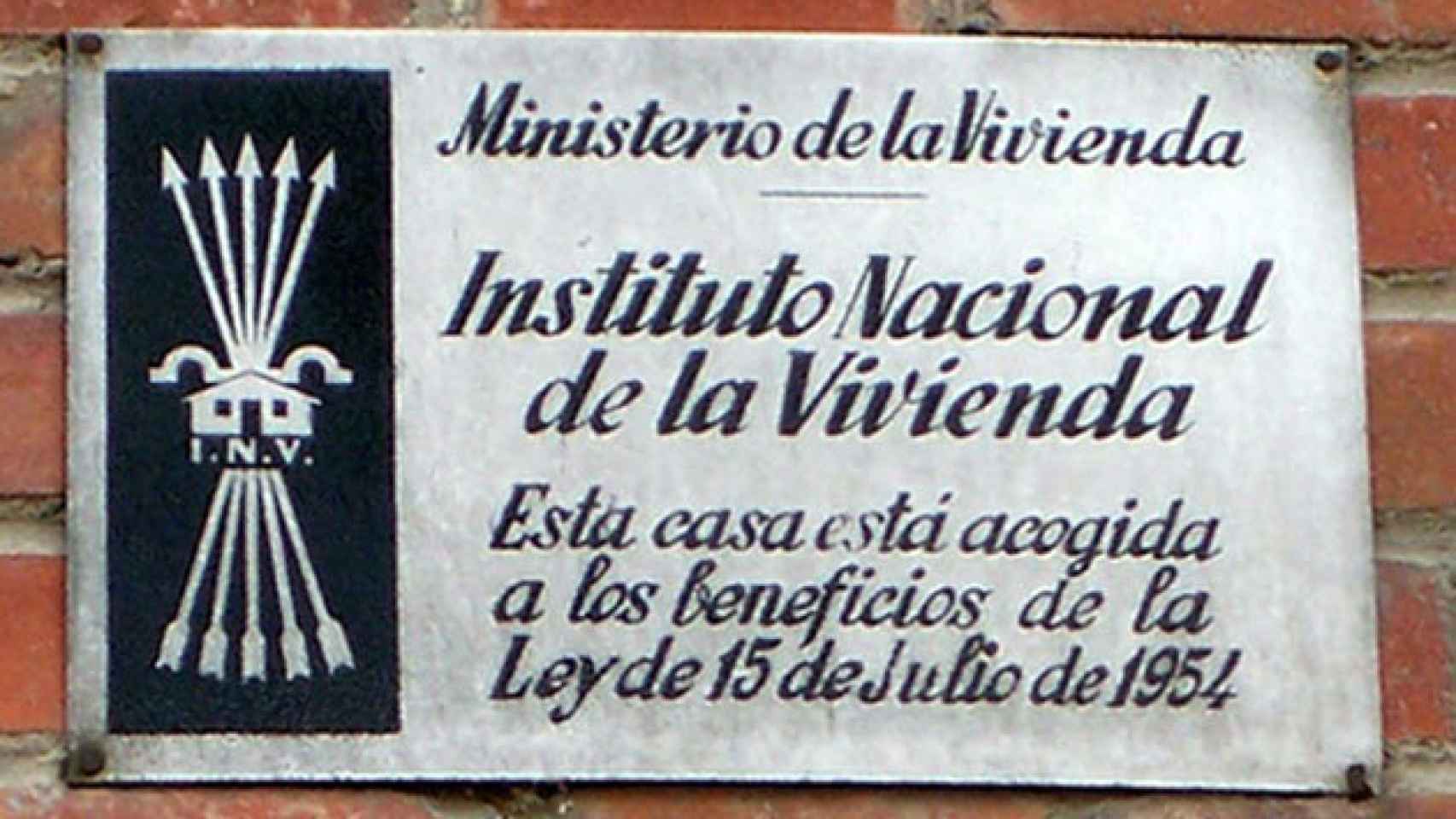 Cartel del Instituto Nacional de la Vivienda.