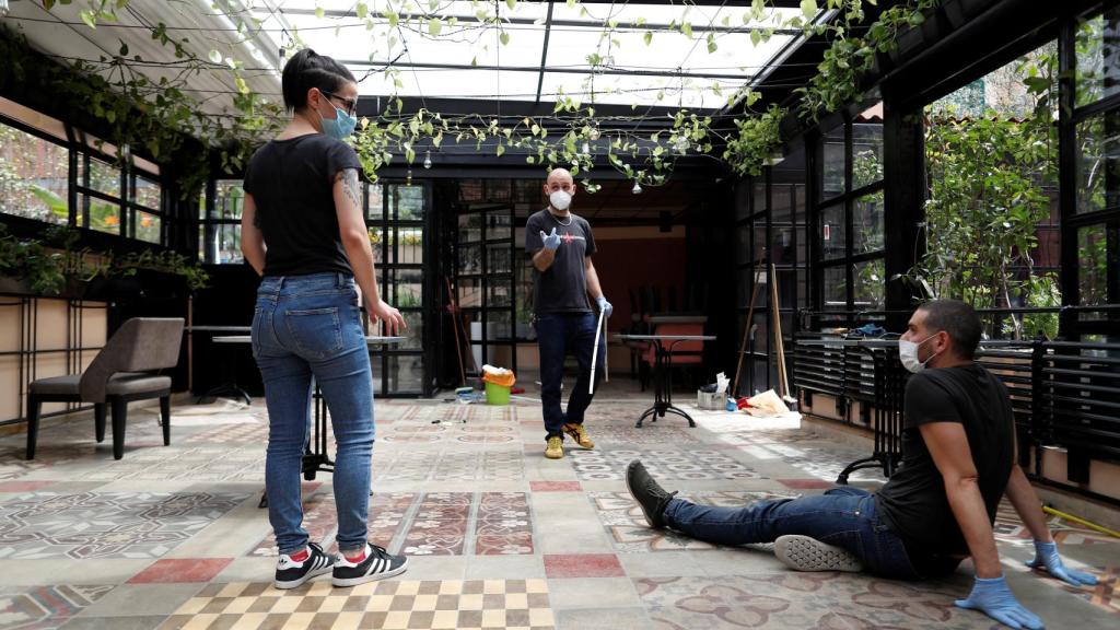 Comerciantes y restauradores preparan su reapertura en Italia.