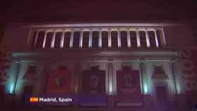 Captura de la imagen del Teatro Real en el encendido simbólico del especial 'Europe Shine A Light'.