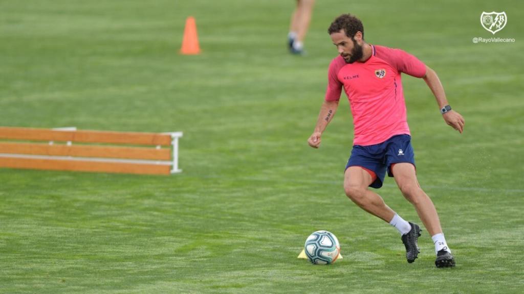 Mario Suárez, en un entrenamiento del Rayo Vallecano