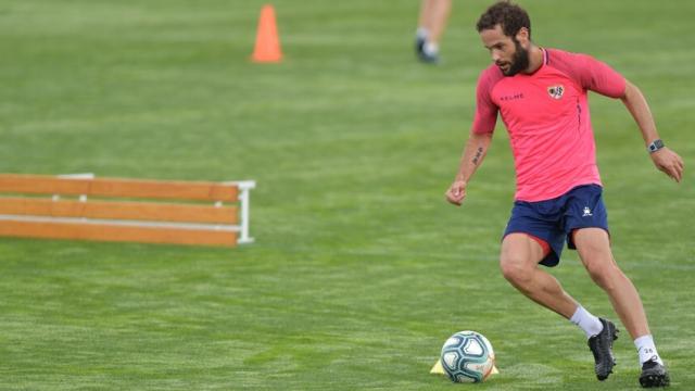 Mario Suárez, en un entrenamiento del Rayo Vallecano