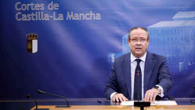 El consejero de Hacienda, Juan Alfonso Ruiz Molina, este lunes en las Cortes de Castilla-La Mancha