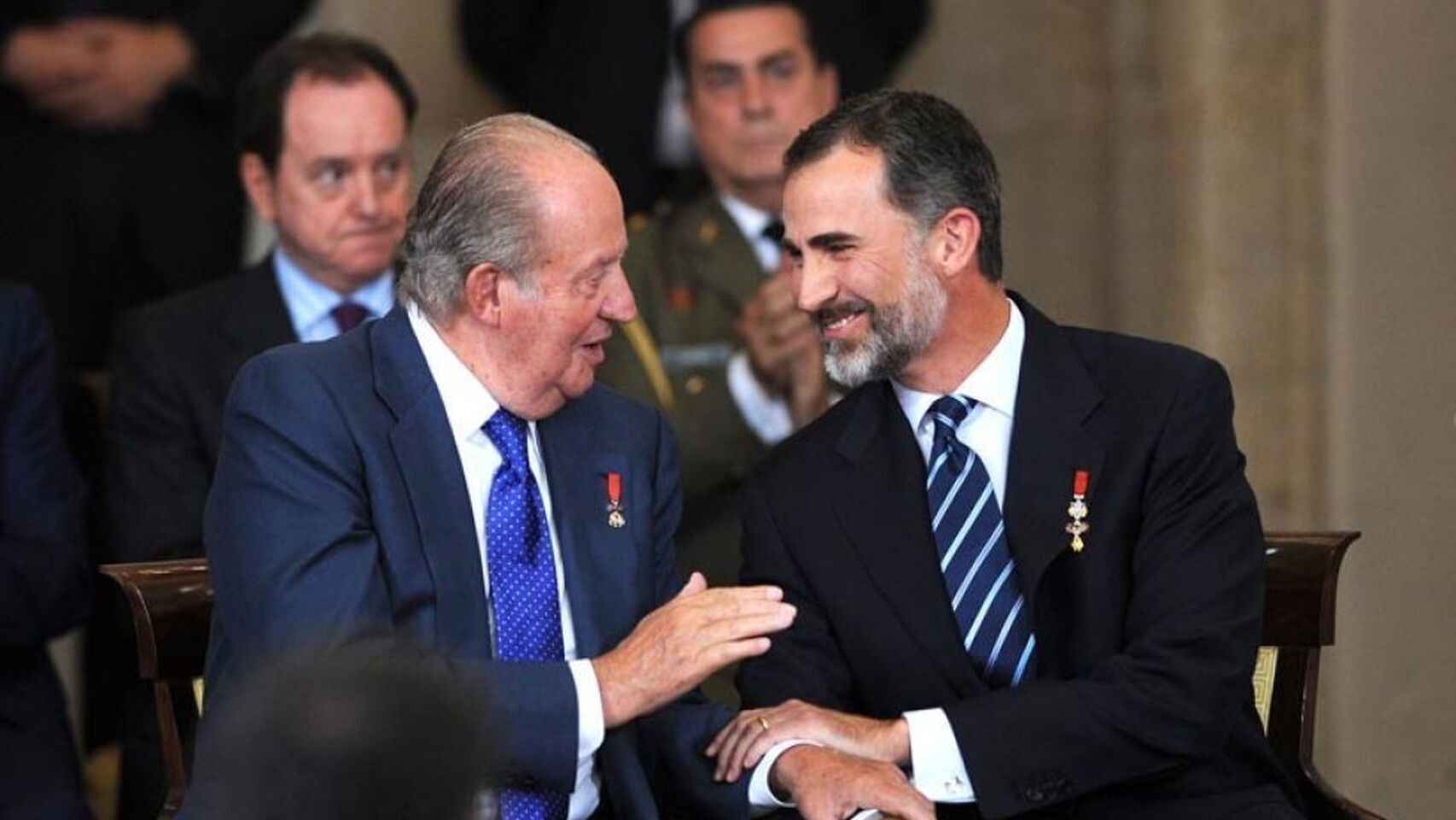 Juan Carlos junto a Felipe.