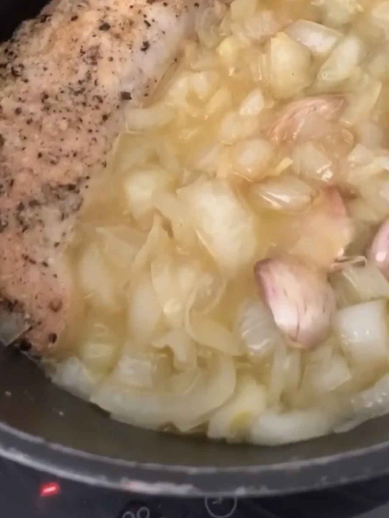 El plato favorito de Elsa Anka durante su elaboración en la olla.