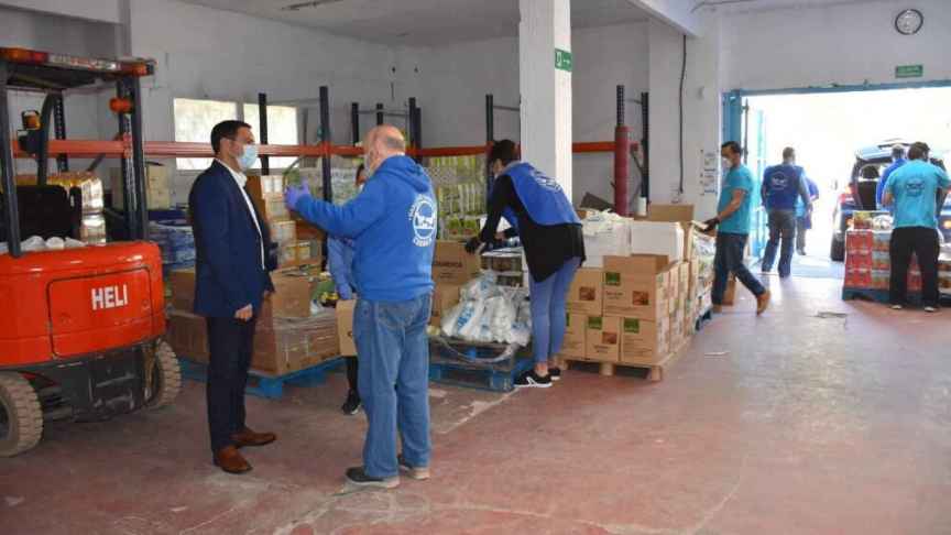 Álvaro Martínez Chana ha visitado este martes las instalaciones del Banco de Alimentos en Cuenca