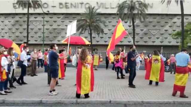 Concentración en Sevilla contra el Gobierno central por la gestión del coronavirus.