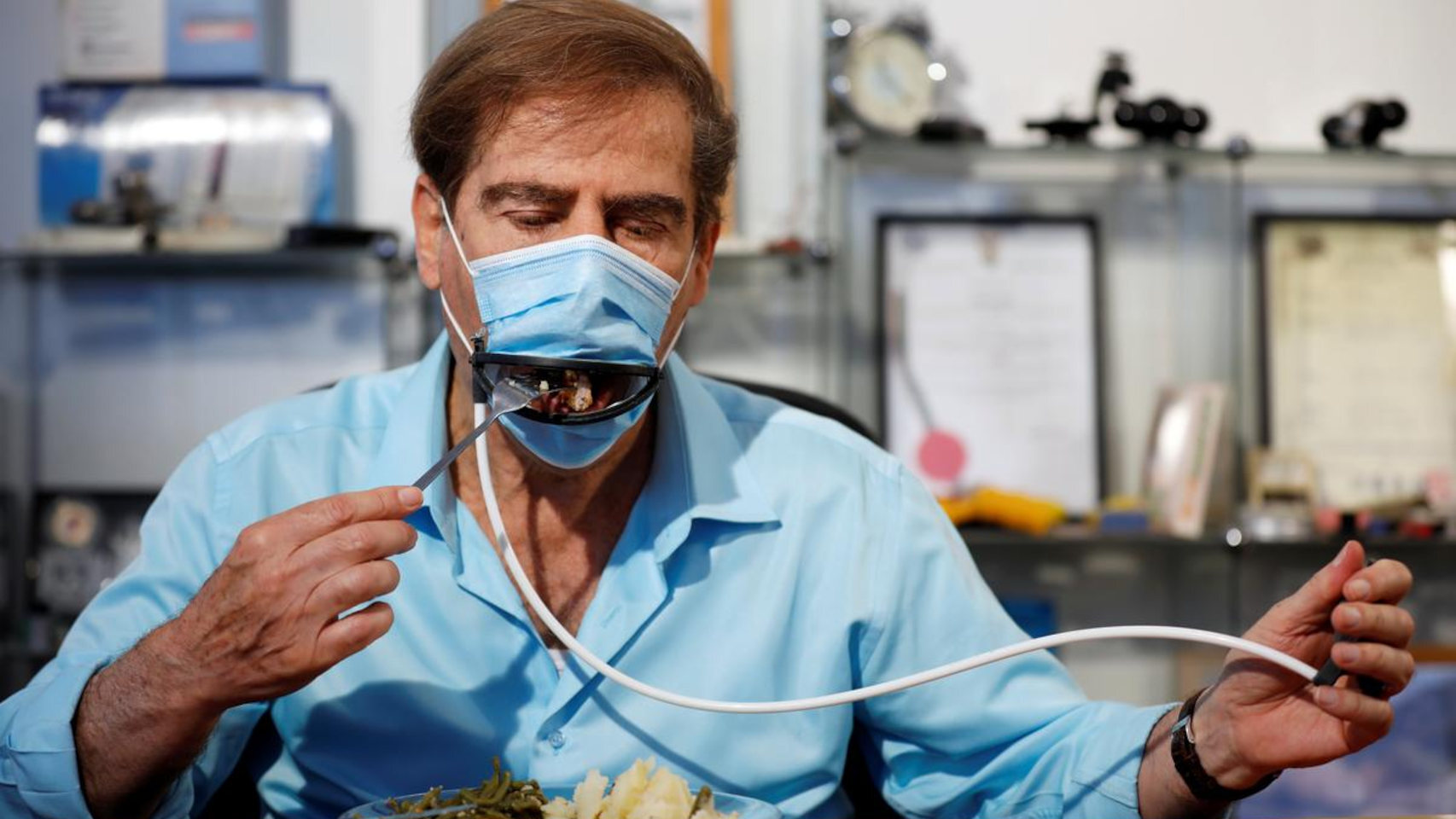 Una startup ha creado una mascarilla con boca mecánica