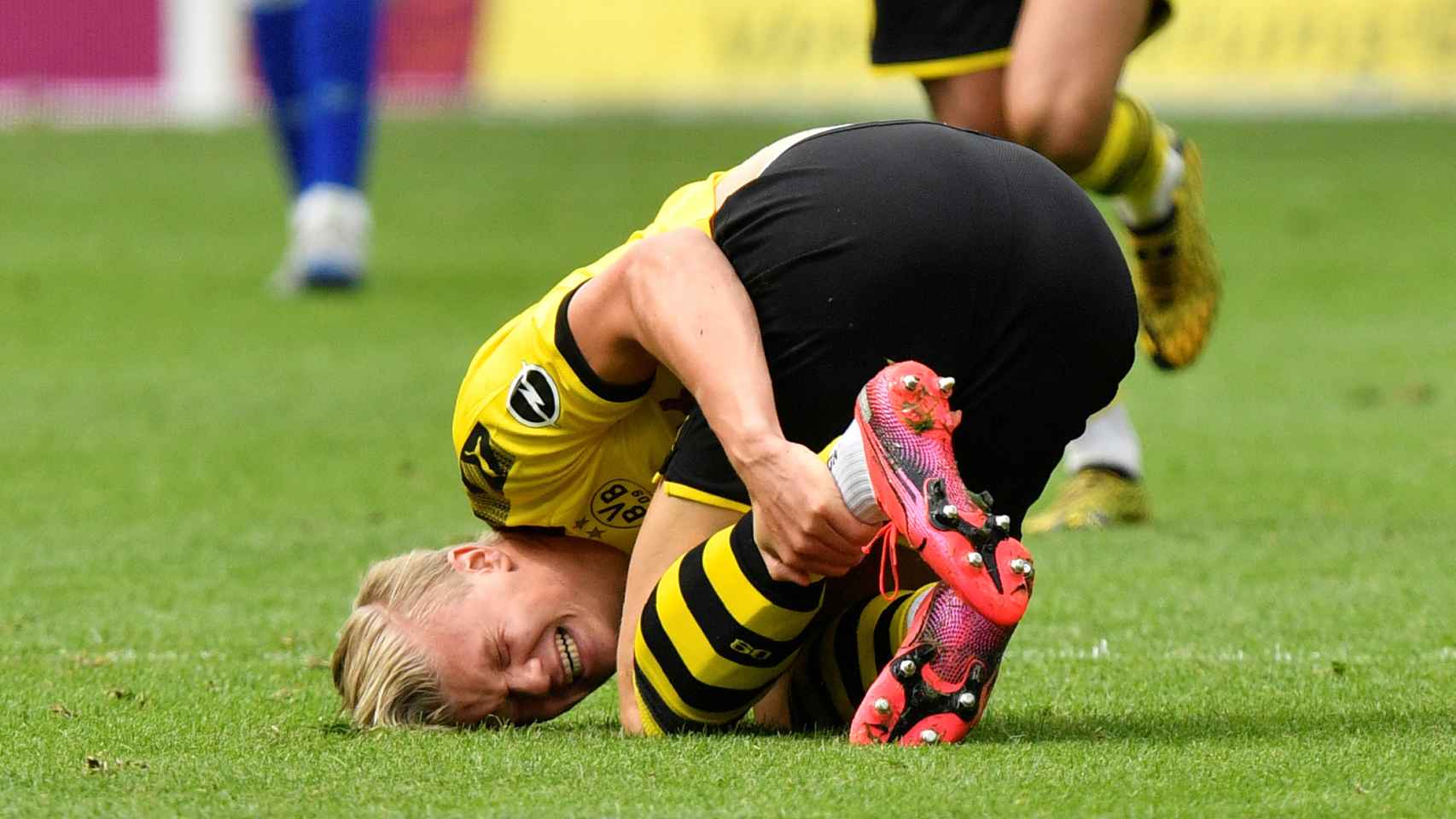Erling Haaland se queja del tobillo en el Borussia Dortmund - Schalke 04 de la Bundesliga
