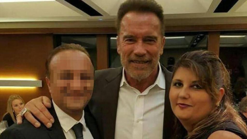 Ameneh Bazaz, propietaria de King Rox Spain, junto a su marido, Payam Shahbazi (izquierda), y al actor y exculturista Arnold Schwarzenegger.