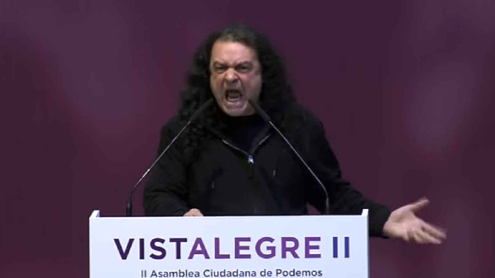 Fernando Barrero, único candidato que se presenta contra Iglesias, en un discurso de Vistalegre II.
