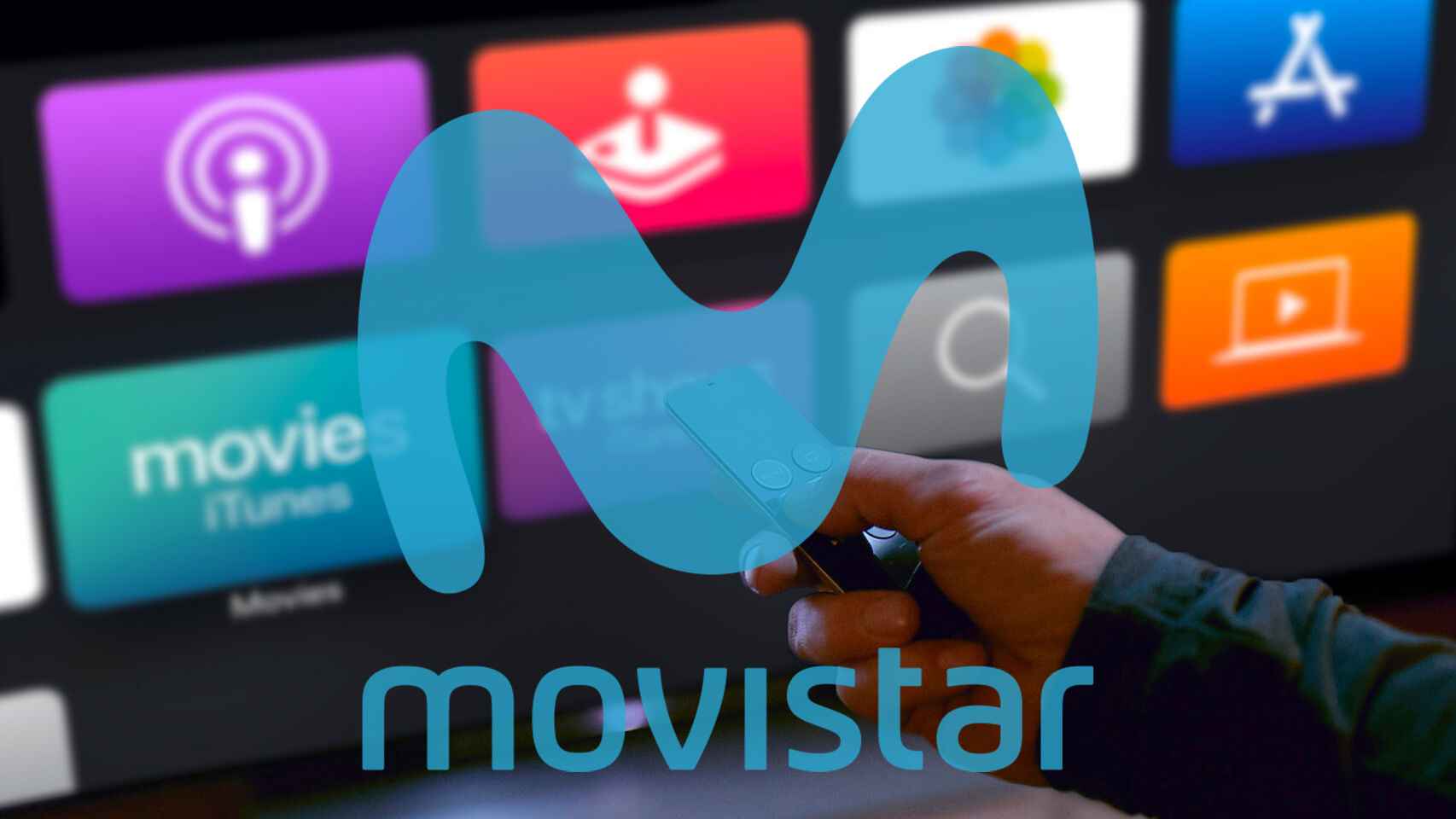 Fotomontaje con el Apple TV junto al logo de Movistar.