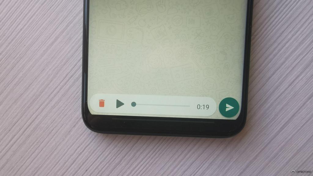 Truco de WhatsApp para escuchar audios antes de enviarlos.