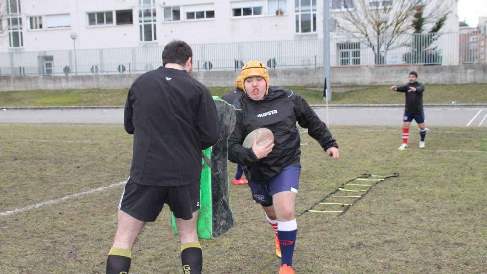 Alex durante un entrenamiento con su equipo, el Universitario Bilbao Rugby