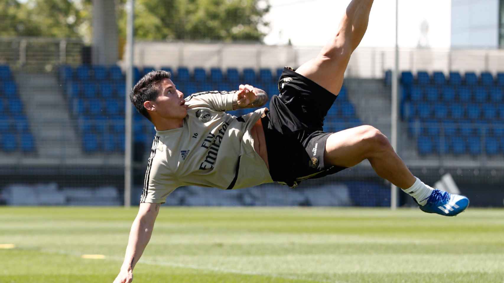 Chilena de James Rodríguez durante un entrenamiento del Real Madrid