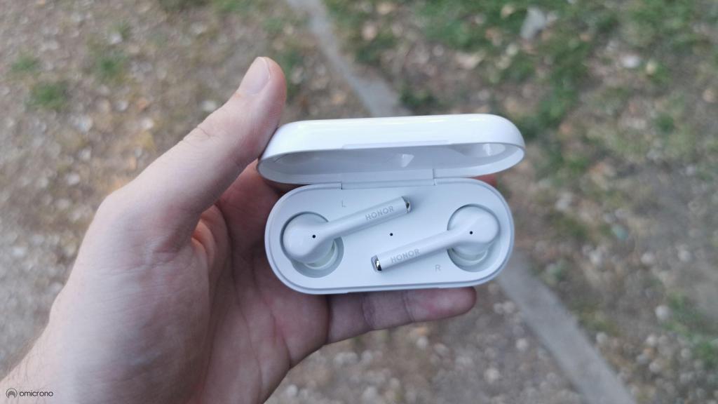 Honor Magic Earbuds.