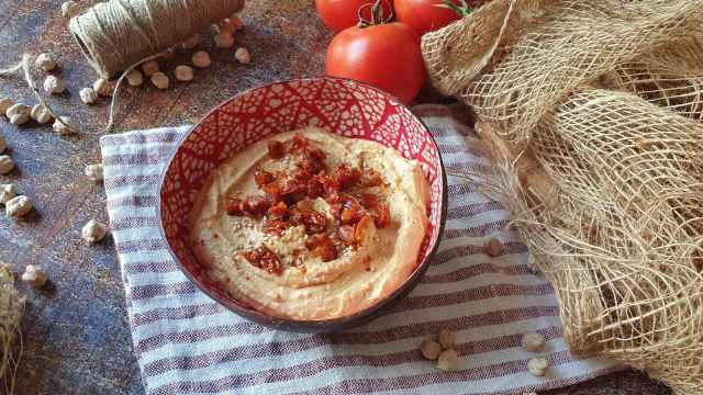 Hummus de garbanzo ahumado y tomates secos