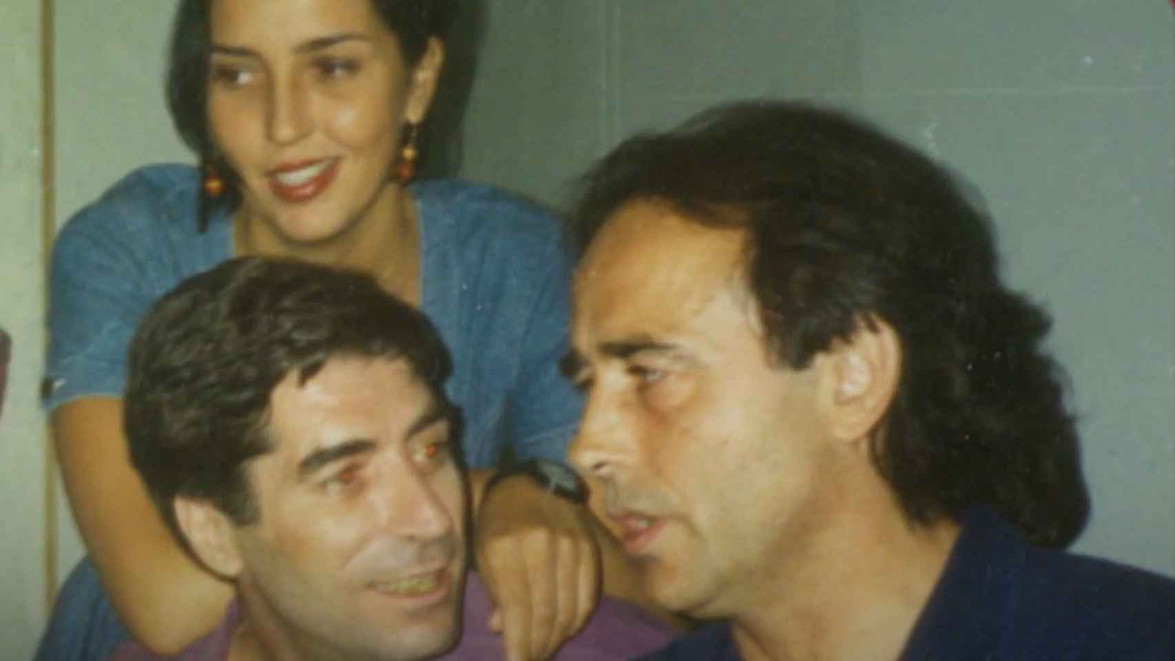 Cristina, Joaquín y Serrat.