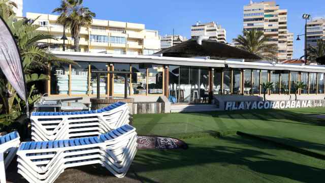 Hoteles en la playa Playamar en Torremolinos donde se encuentra cerrada debido al decreto de Estado de Alarma por el Covid-19.