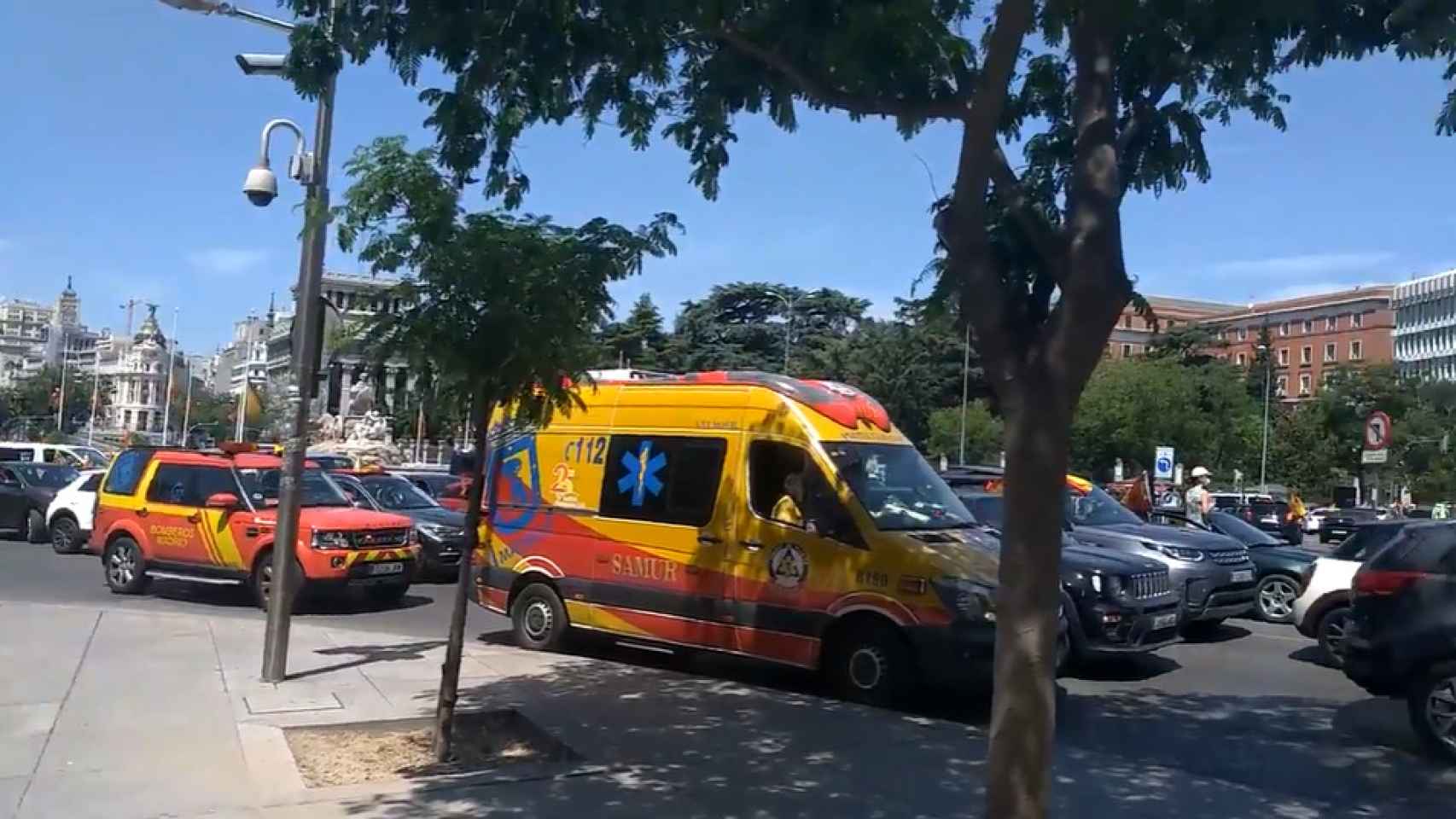 Ambulancia atascada en Madrid.