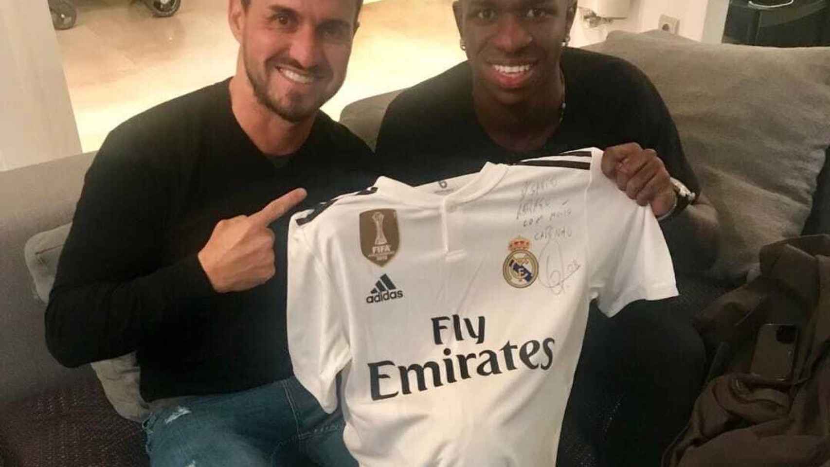 Savio y Vinicius Júnior, pasado y futuro del Real Madrid juntos