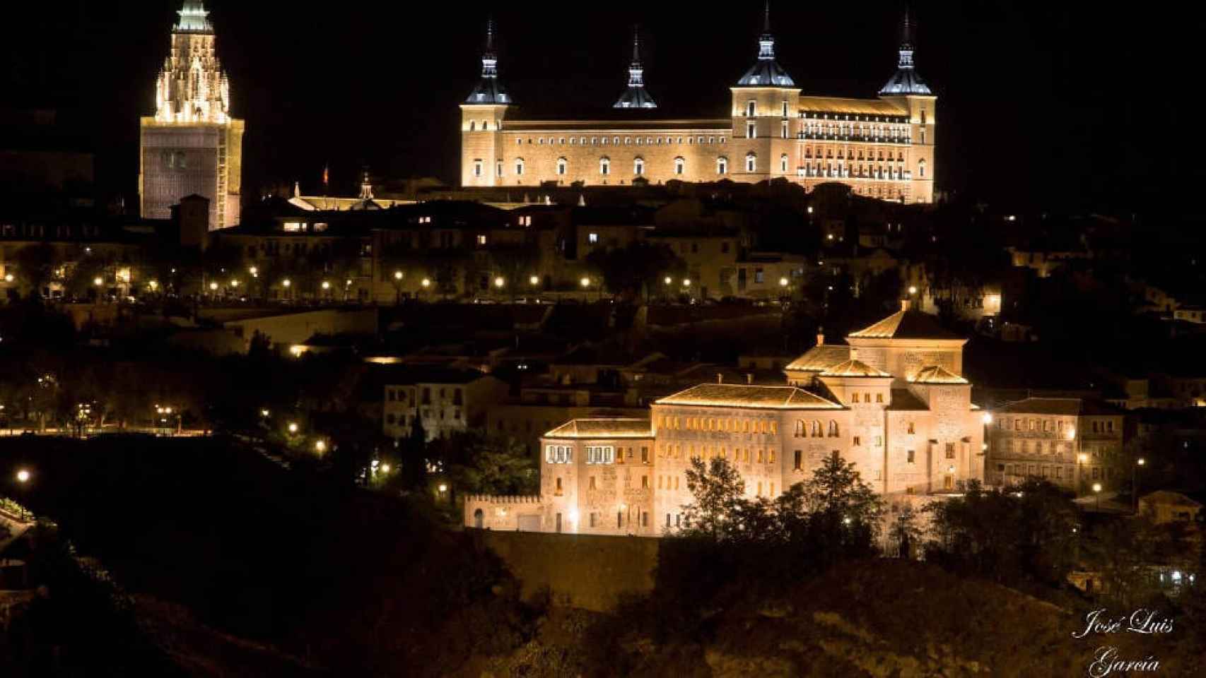 Una panorámica de Toledo iluminada tomada por José Luis García y compartida en Twitter por Milagros Tolón
