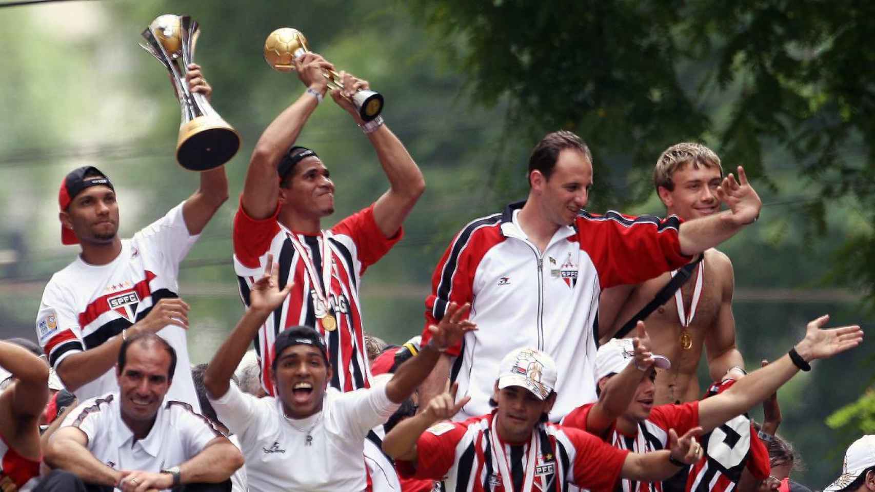Jugadores del Sao Paulo celebran el Mundial de Clubes de 2005