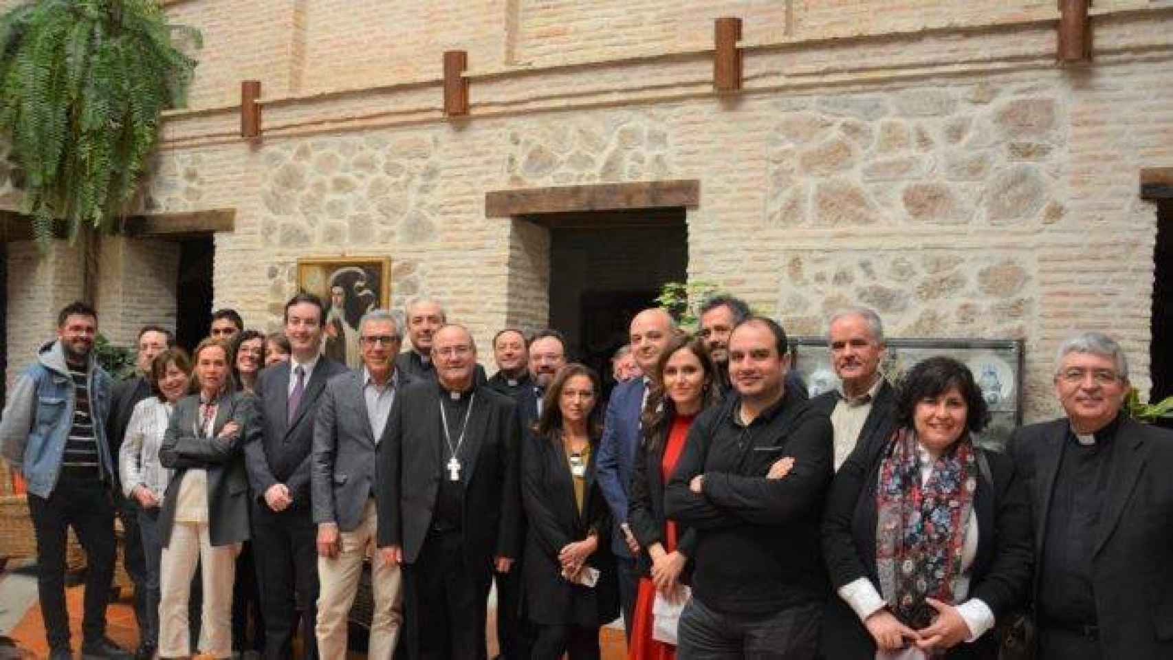 Monseñor Francisco Cerro con un grupo de periodistas el pasado mes de marzo, pocos días antes de declararse el estado de alarma