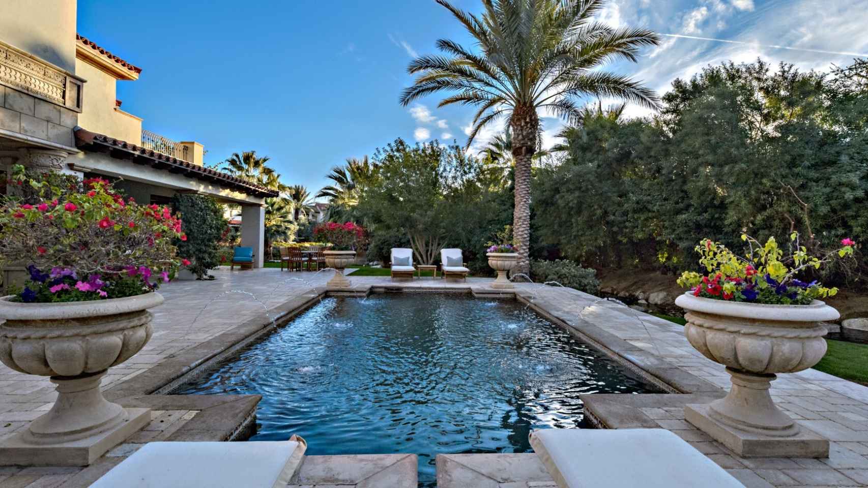 La casa que vende Sylvester Stallone es una villa de estilo mediterráneo y toscano.
