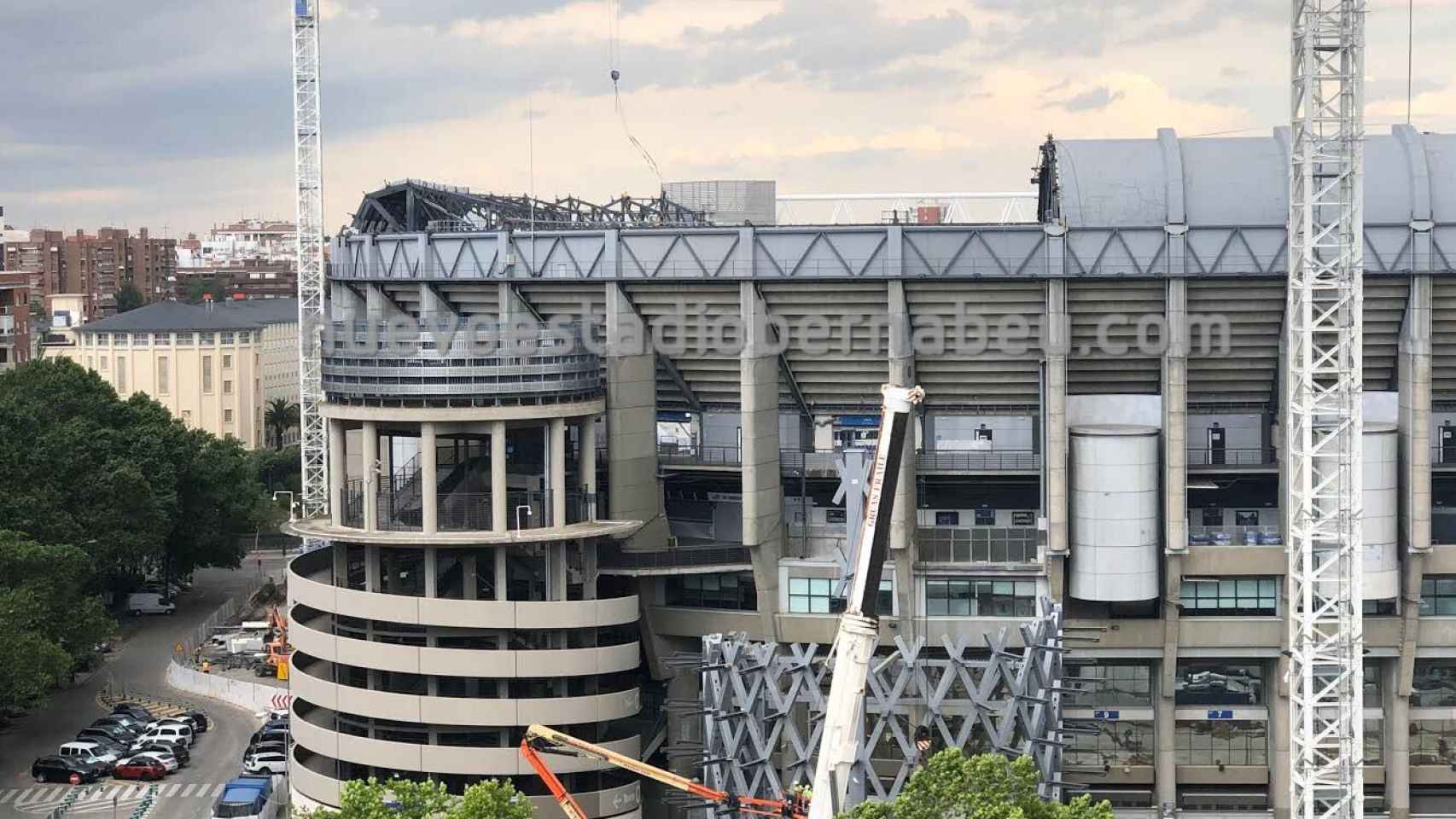 Las nuevas torres del Santiago Bernabéu siguen creciendo