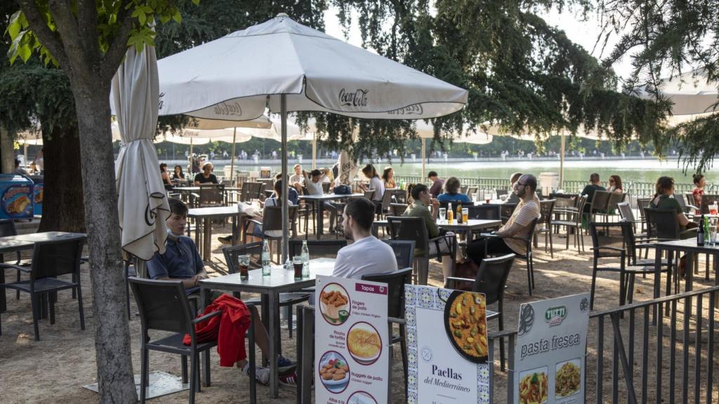 Una terraza del Parque del Retiro, este lunes.