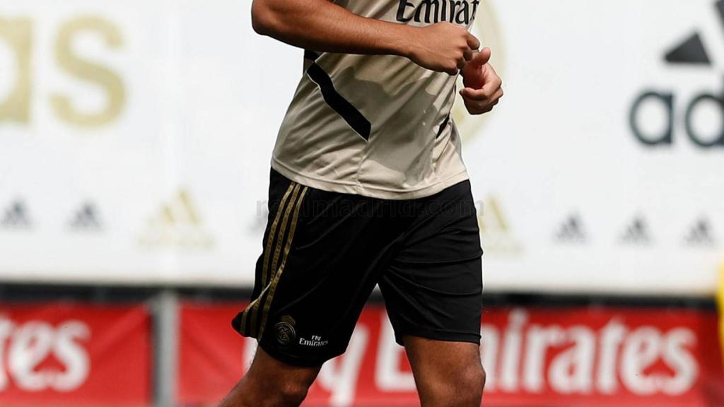 Mariano Díaz se entrena en Valdebebas