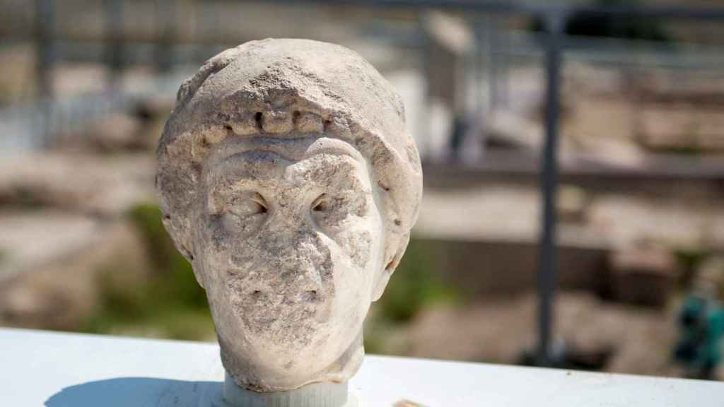 Busto del siglo I que ha salido a la luz en unas excavaciones realizadas en el yacimiento iberorromano de Cástulo situado a cinco kilómetros de Linares (Jaén).