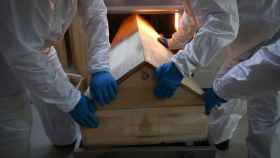 Cremación de una víctima de coronavirus