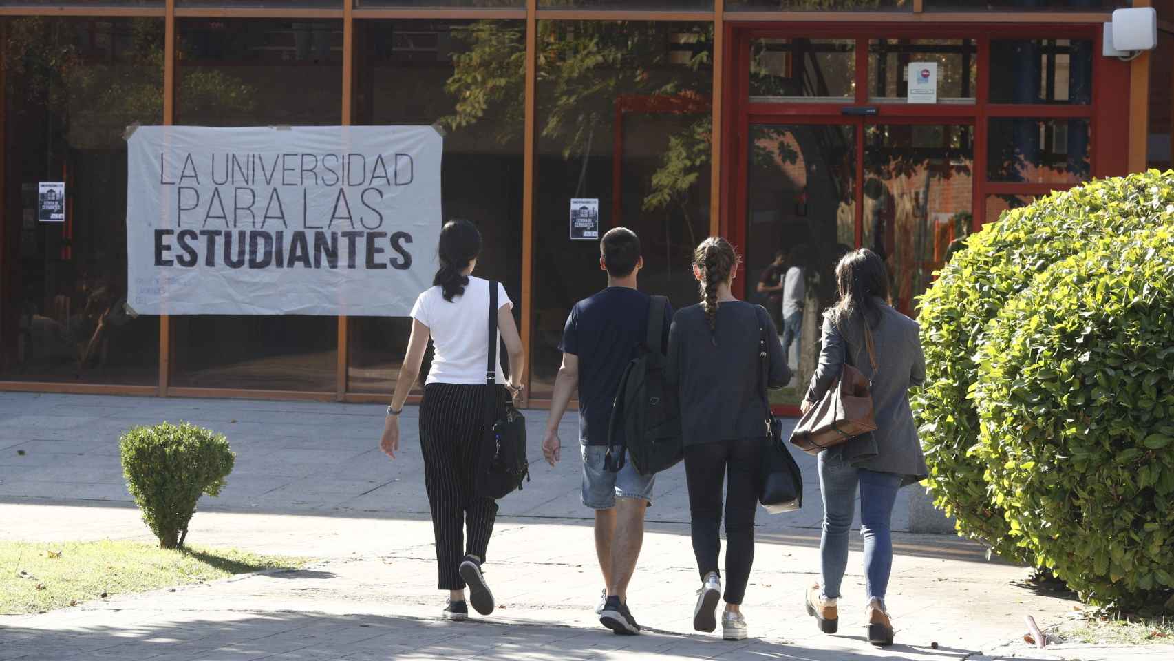 Un grupo de estudiantes en la Universidad Rey Juan Carlos, en Madrid.