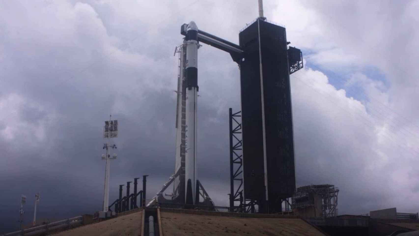 La meteorología no ayudó al lanzamiento histórico de SpaceX