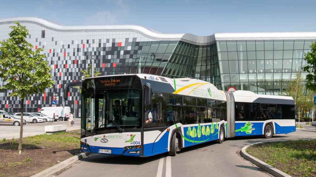 Uno de los autobuses eléctricos que CAF suministrará a Rumanía.