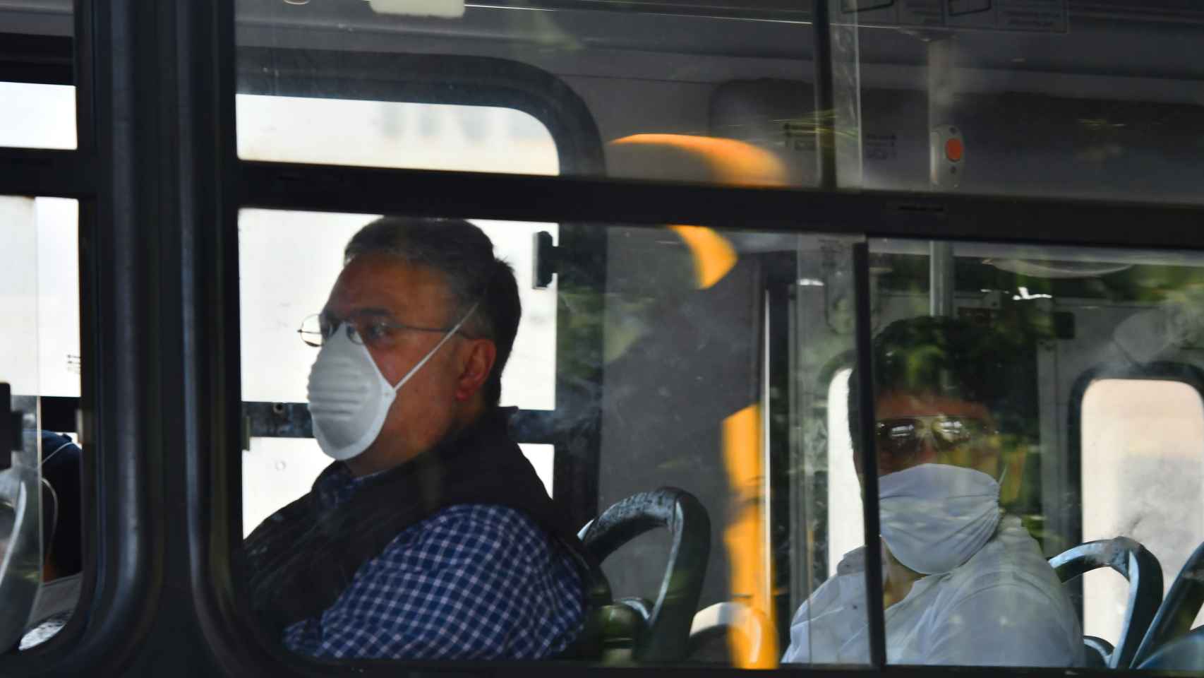 Autobús con pasajeros en Ciudad de México.