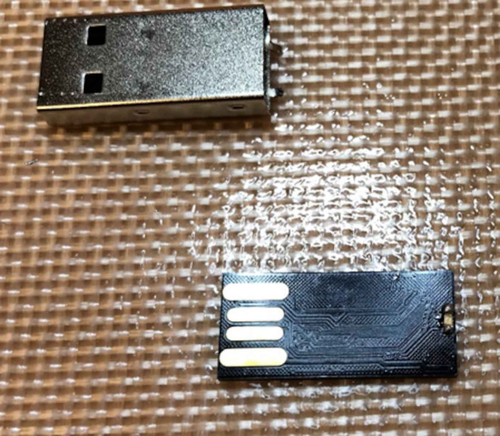 El interior del USB es como el de cualquier otra memoria USB del mercado