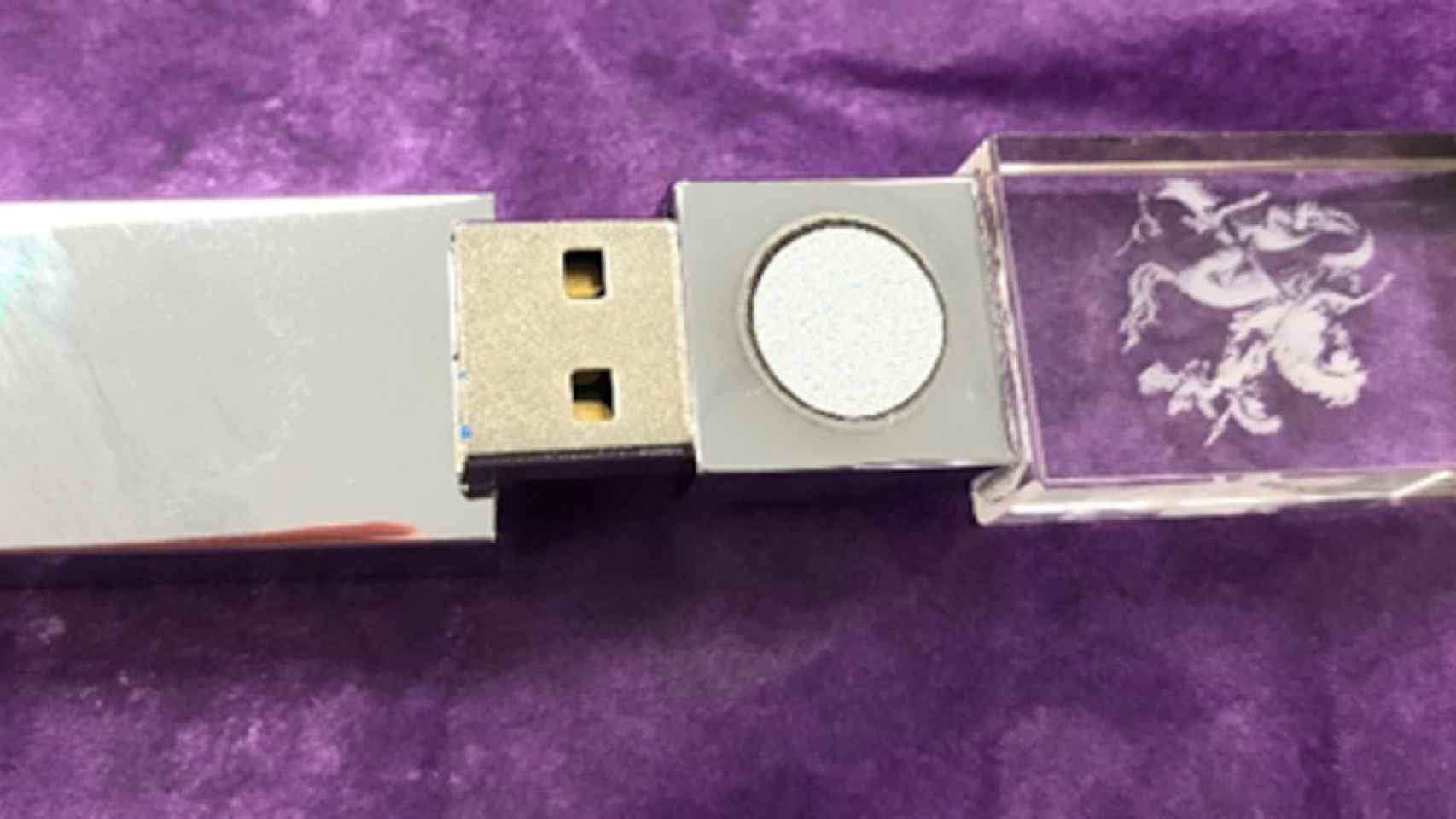 5GBioShield es una simple memoria USB con una pegatina