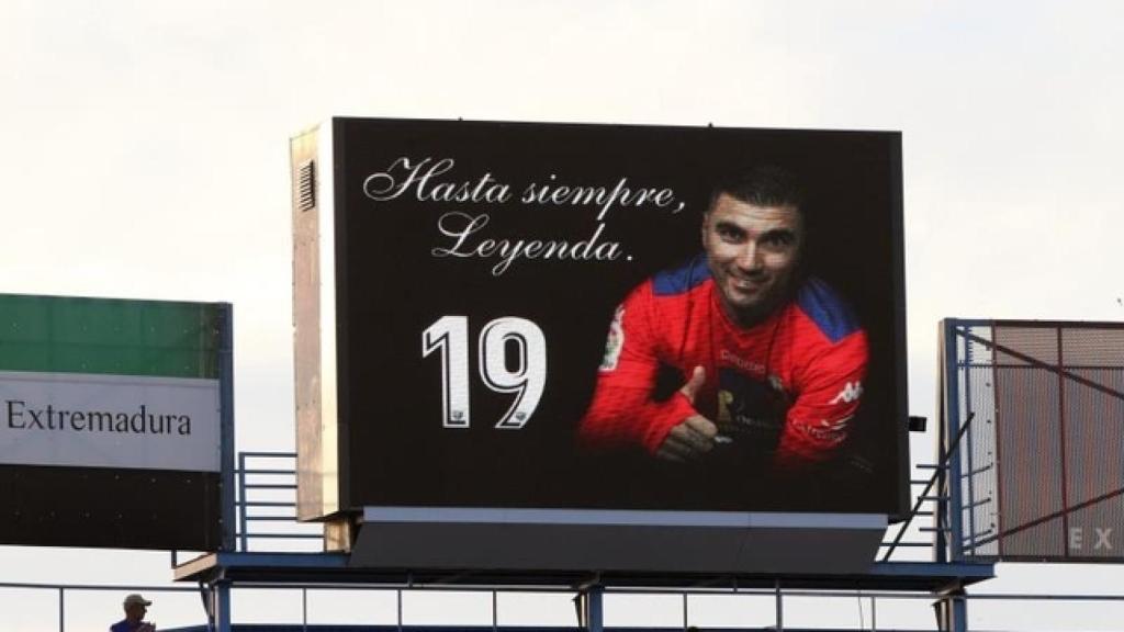 Homenaje a José Anotnio Reyes en el minutos 19 de un partido.