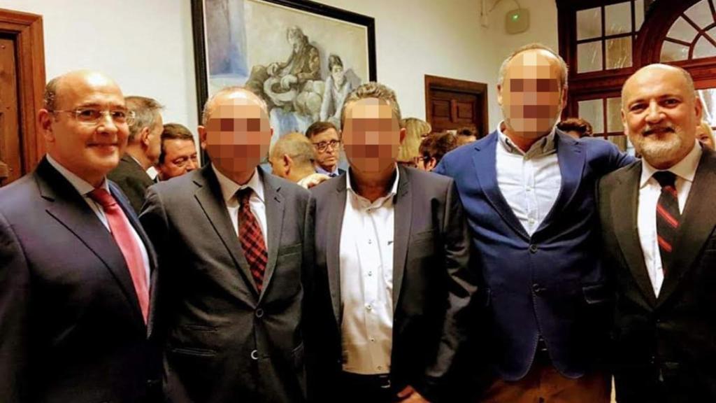 En octubre de 2018, el coronel de la Guardia Civil Diego Pérez de los Cobos (izquierda) asistió al nombramiento de su hermano Francisco Pérez de los Cobos (d) como Hijo Adoptivo de Yecla.